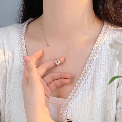 Personalized Four Leaf Grass Necklace for Female Minors: Light Luxury and High Sense Design Necklace