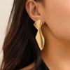 Vintage nepravidelné geometrické kovové zkroucené náušnice pro ženy Trend 2026 Zlatá barva Piercing náušnice Šperky Doplňky Nové