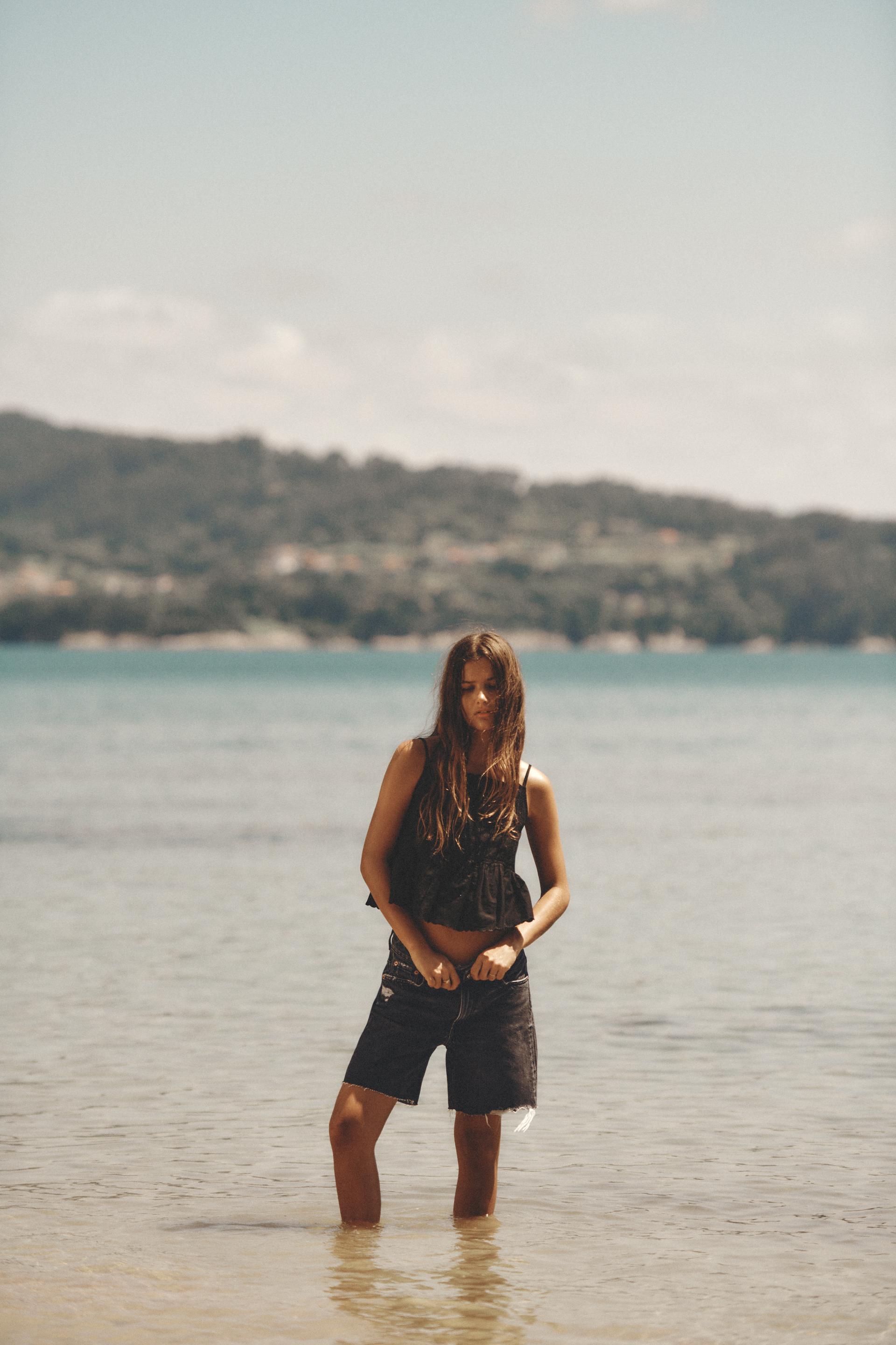 

ДЖИНСОВЫЕ ШОРТЫ СВОБОДНОГО КРОЯ TRF