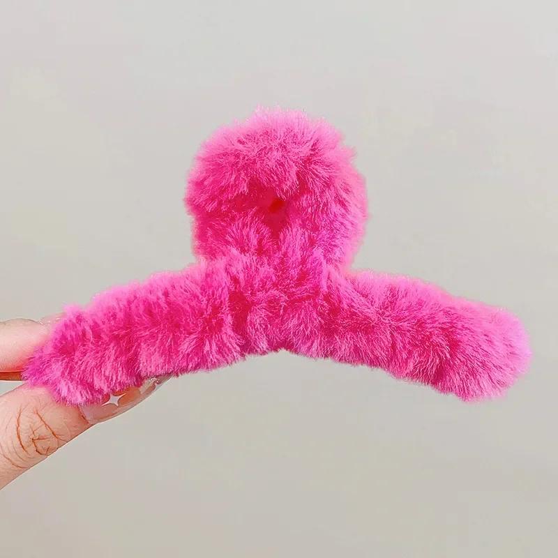 Pince à cheveux d'hiver en fausse fourrure pour femmes Élégante barrette crabe en acrylique Épingle à cheveux Accessoires pour cheveux de fille Coiffure duveteuse Clip pince à cheveux