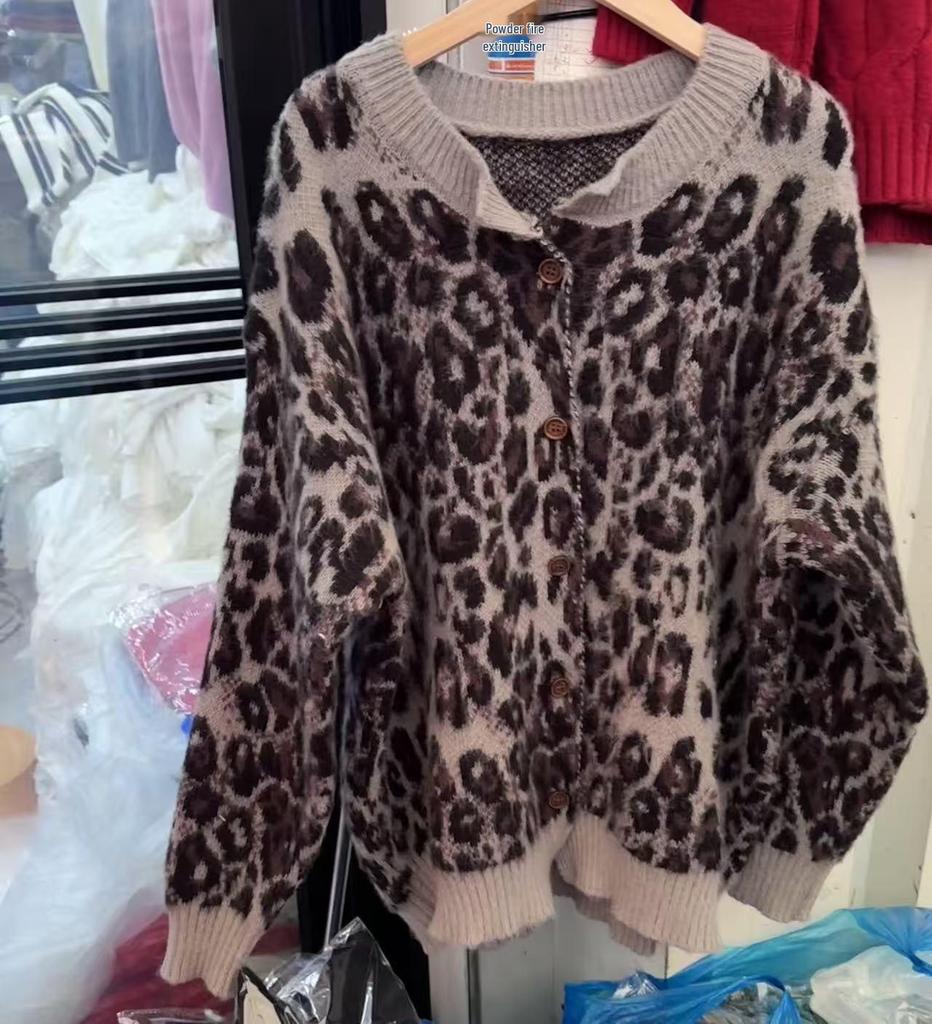 Women's Retro Leopard Knit Cardigan: Thick Leopard Coat for 2025 Autumn/Winter