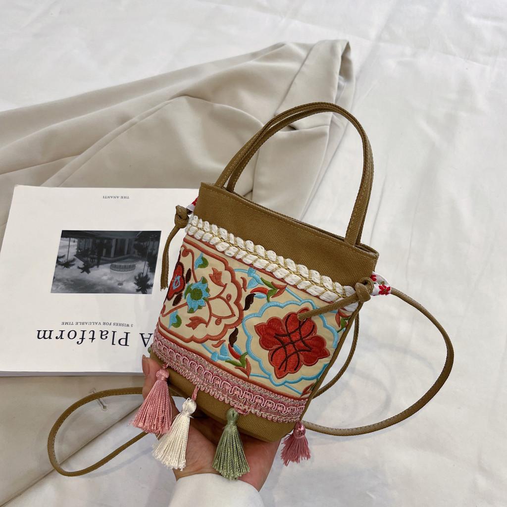 Vintage Water Bucket Bag With Tassel Embroidery For Daily Use In Art Style