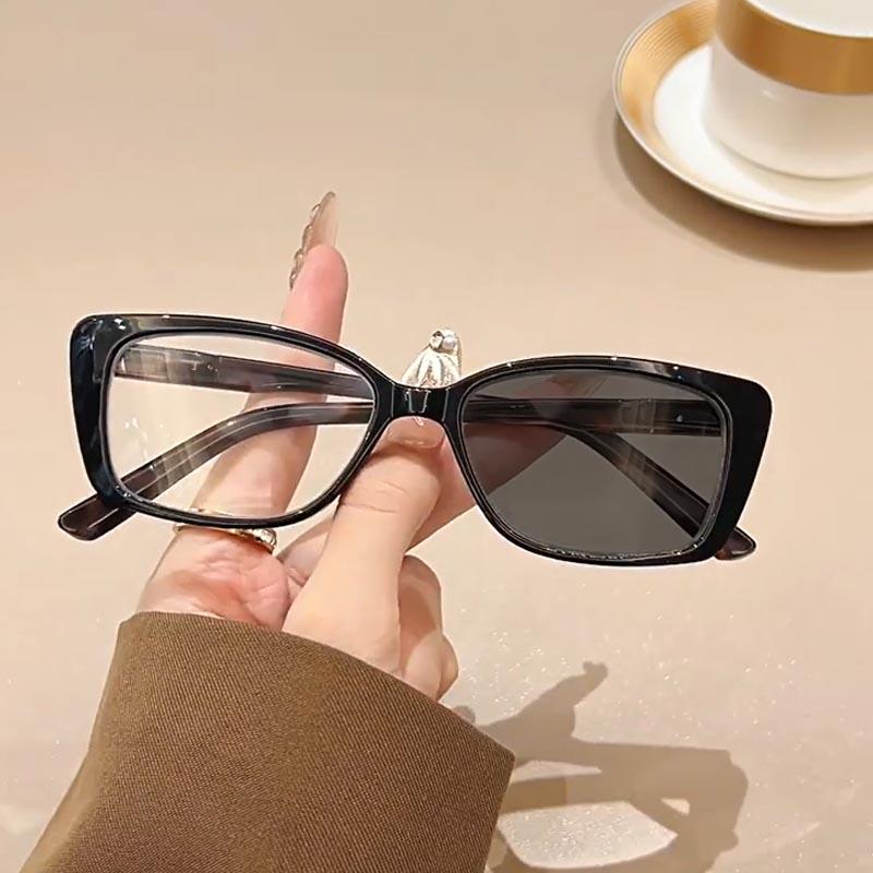 New Photochromic Reading Glasses Unisex Blue Light Blocking Glasses Fashionable Square Frames Turn Grey Presbyopia Glasses