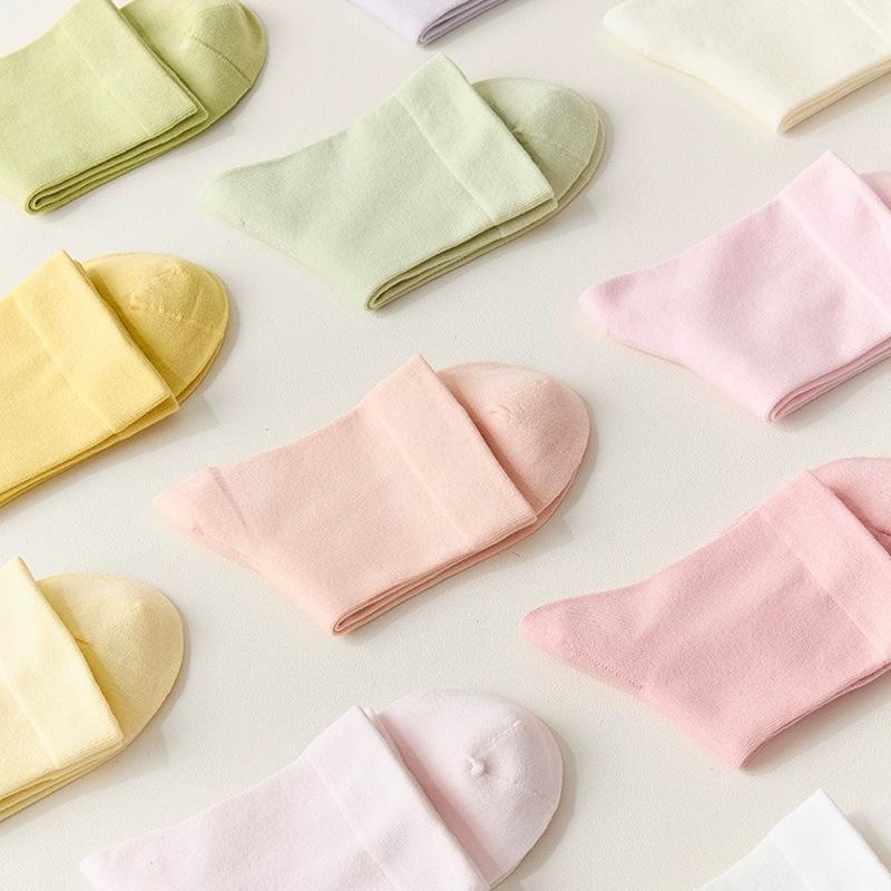 5 Pairs of Solid Color Female Absorbent Breathable Anti Pilling Midtube Boneless Socks