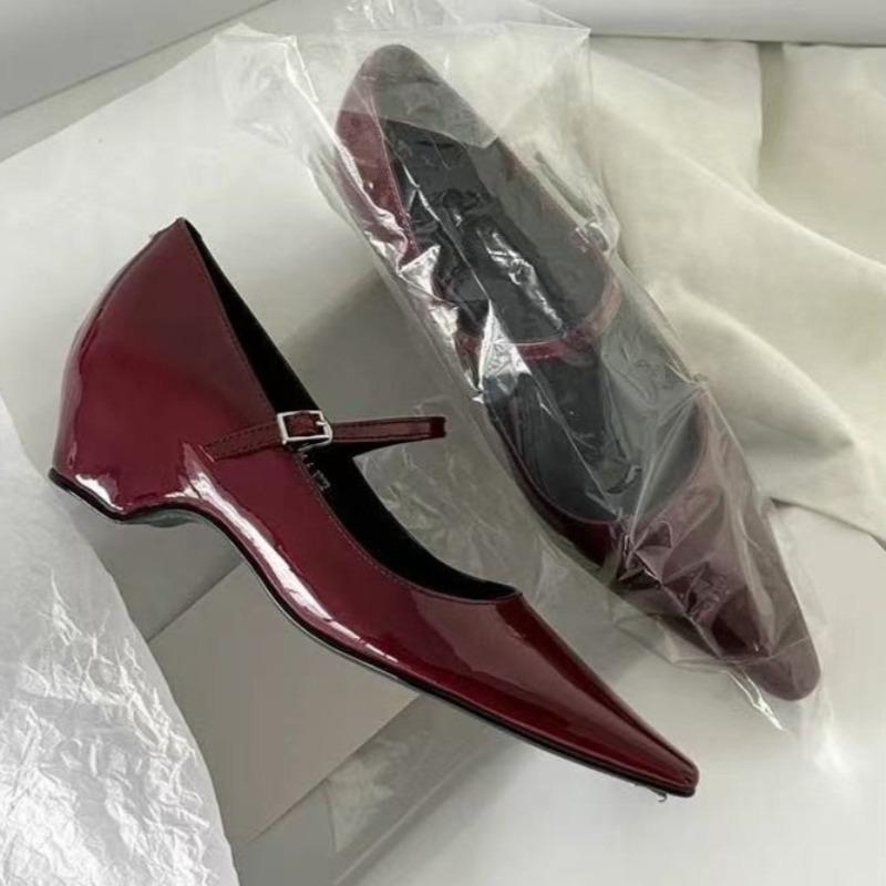 Chaussures pour Femmes Rétro Printemps et Automne Nouvelle Mode Polyvalentes Bout Pointu Ouverture Peu Profonde Une Sangle Tempérament Chaussures à Petit Talon