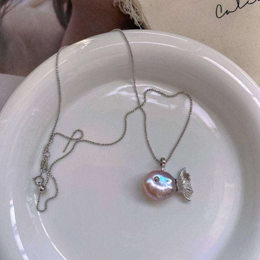 Baroque Pearl Fish Necklace with Irregular Luster Pendant on Gold-Plated Clavicle Chain