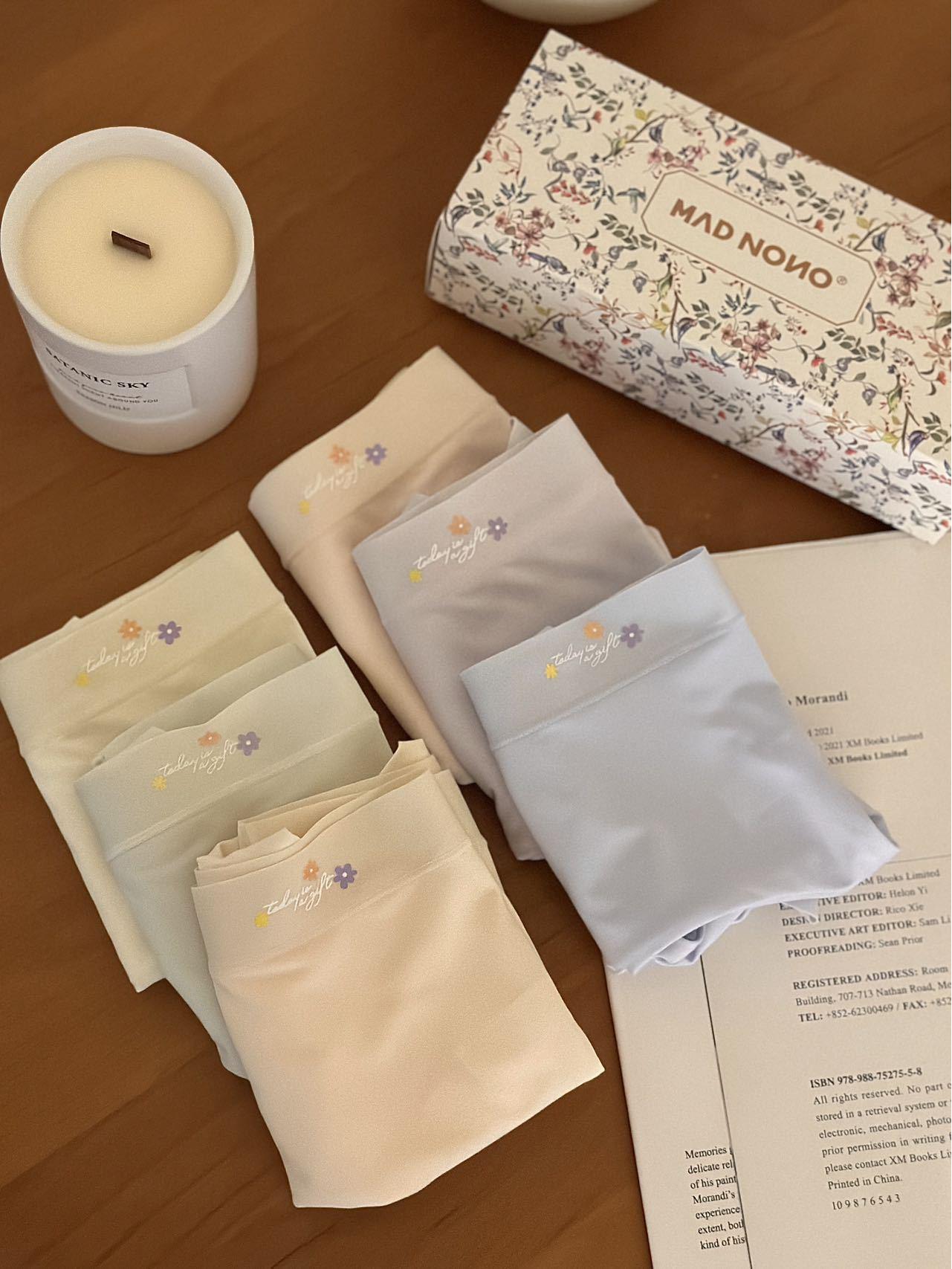 

Женские трусики из тутового шелка средней посадки, бесшовные, дышащие - антибактериальные и больших размеров L (90-120 kg)