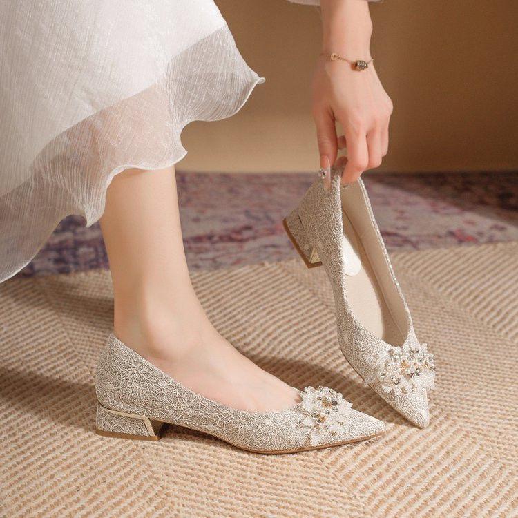 Fashion Beautiful Wedding Shoes Pointed Low Heel Single Shoes Women's Spring and Summer New French Style Not Tired Feet Shallow Mouth Women's Single