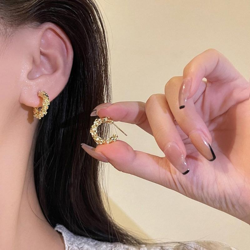 Elegant Hoop Earrings Accessory Sturdy Gold/Silver Hoop Earrings Adornment Designed For Comfort And Style