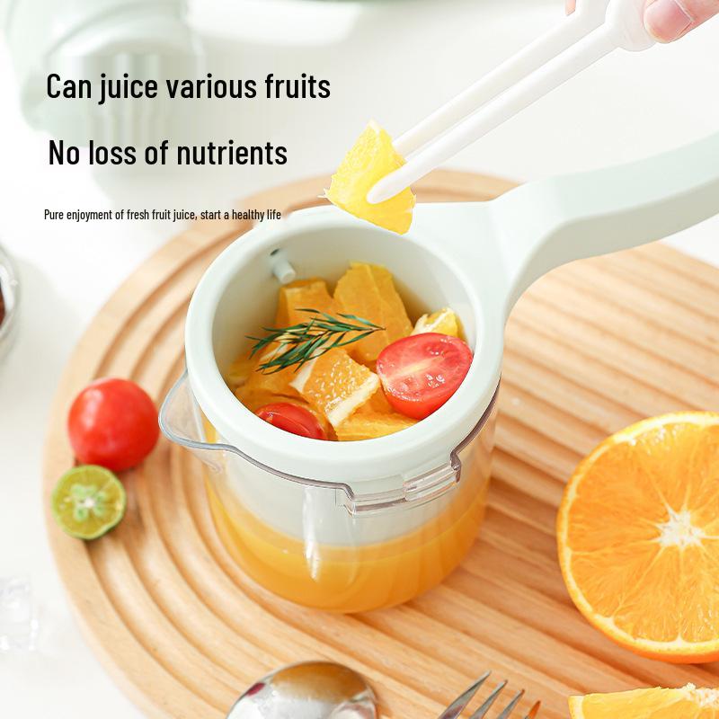 Compact Manual Juicer: Portable Fruit Squeezer & Pulp Separator