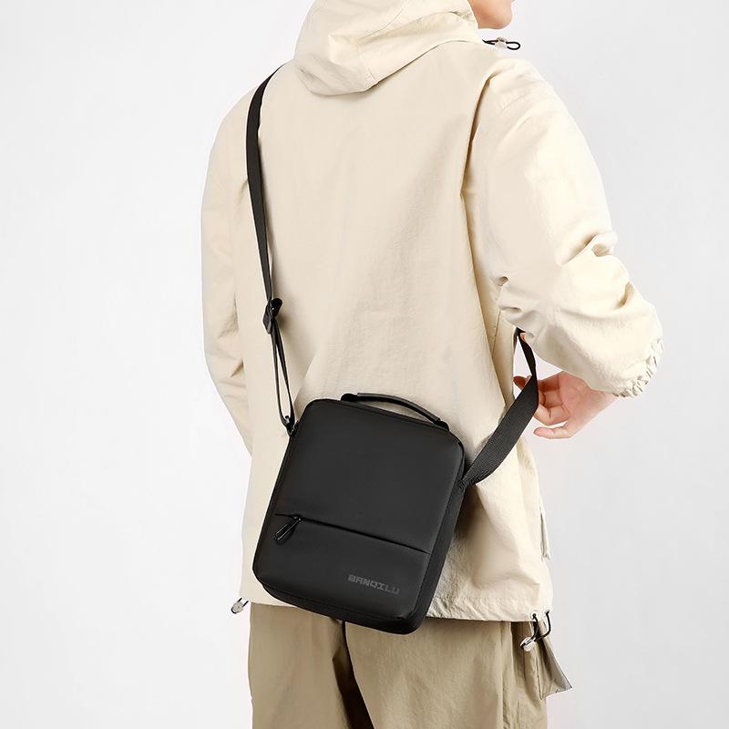 Classic business men's shoulder bag casual fashion vertical messenger bag simple versatile small satchel commuter messenger bag