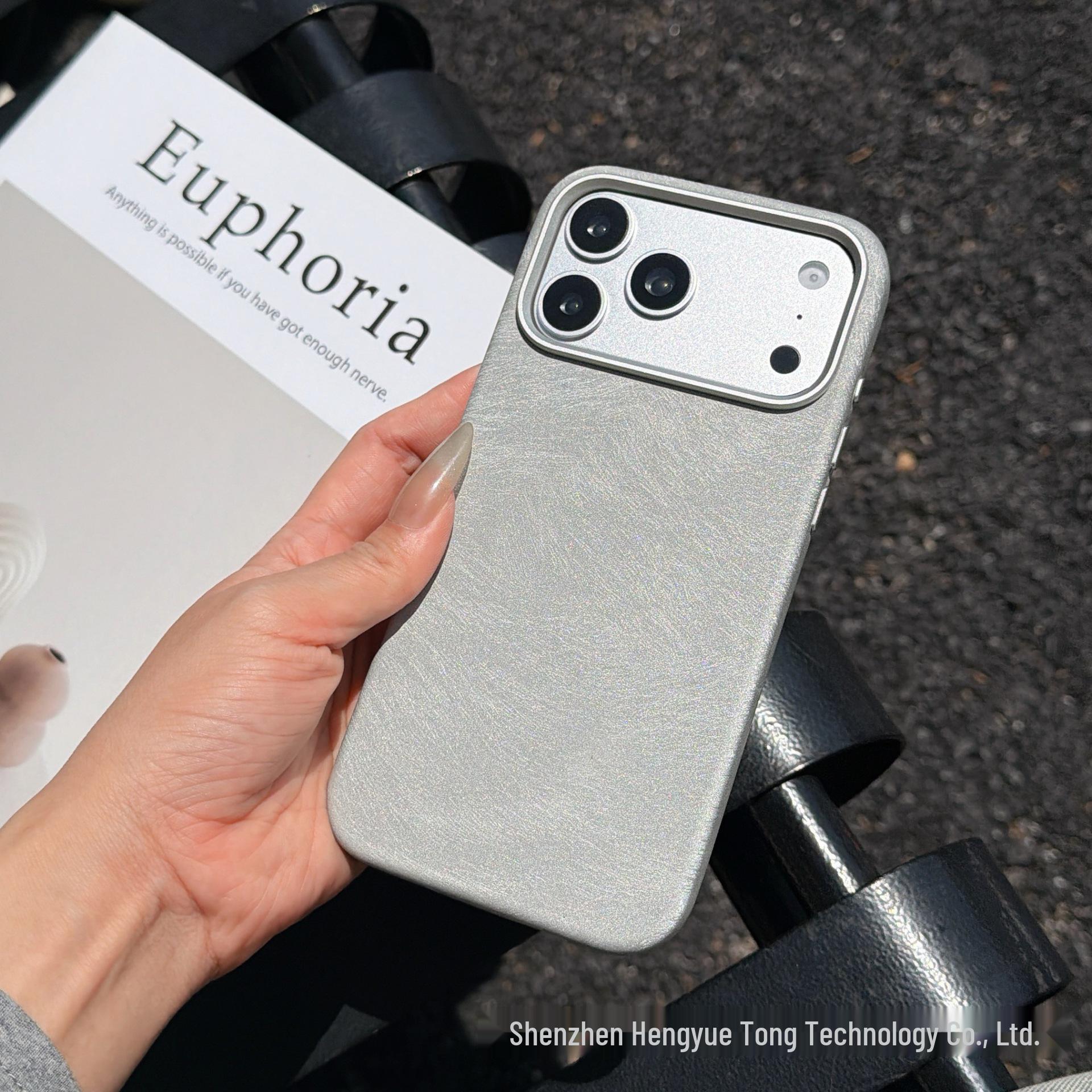 

Phoenix Tail Pattern Drop-Proof Case for iPhone 17 Pro Max - Skin-Feel Design 15 Pro срібний