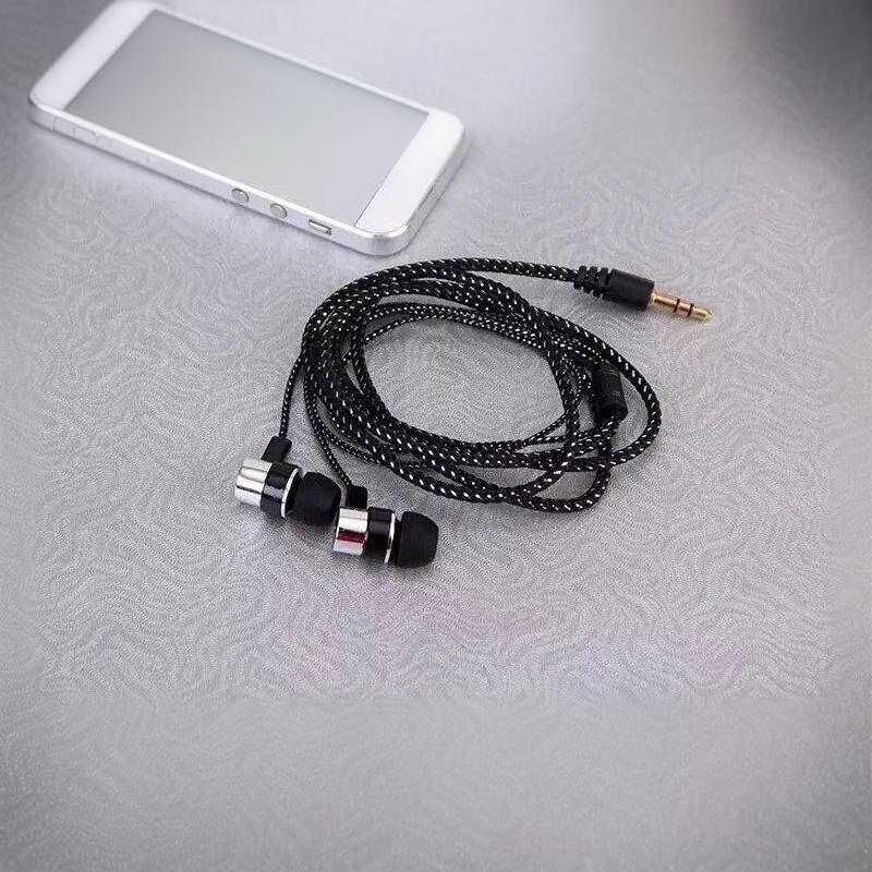 Wired In-Ear Earphones Stereo Bass Sound Noise Cancelling Headphones with Mic for Sports Gaming Commute