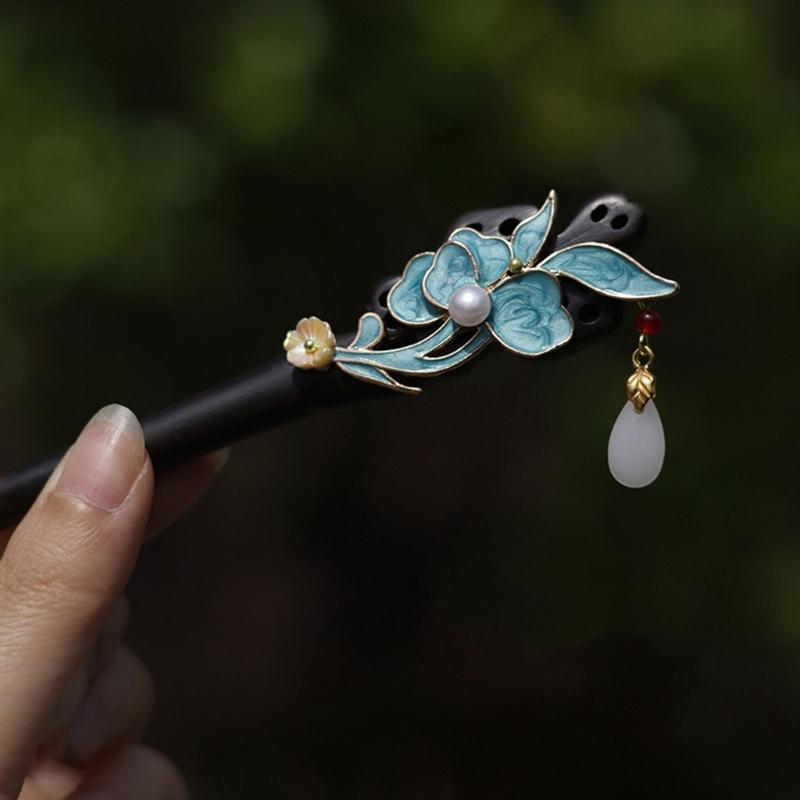 Handcrafts Wooden Hair Stick With Flower Design Elegant Ancient Hairpin For Women Traditional Chinese Hair Accessory