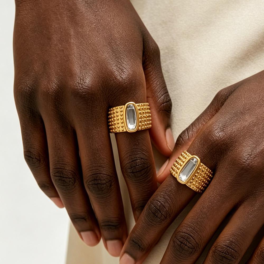 YueShi French Retro Zircon Ring - Elegant Wide Design Jewelry.
