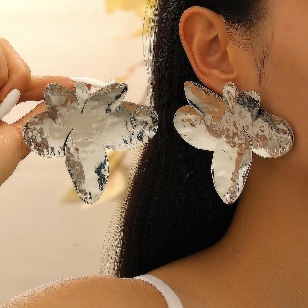 Retro Exaggerated Luxury Alloy Irregular Flower Earrings For Women