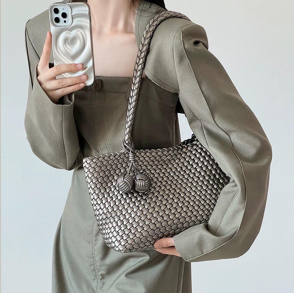 Hand-Woven Large Capacity Women’s Bucket Tote - Spring/Summer 2026 Collection