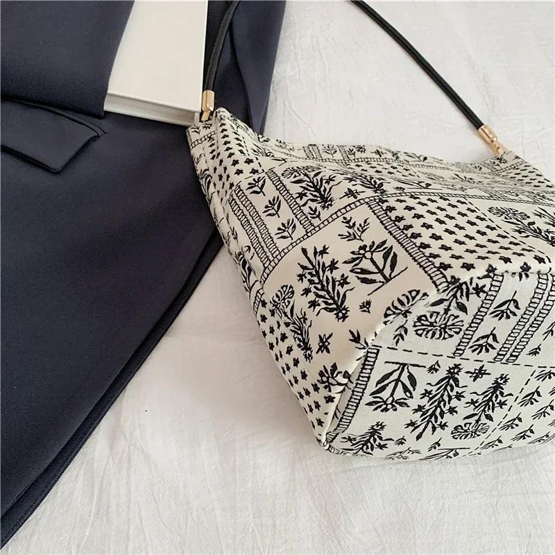 Printed Canvas Bag for Women  Elegant and Versatile  Large Capacity  Fresh and Sweet  Swinging Shoulder Bag