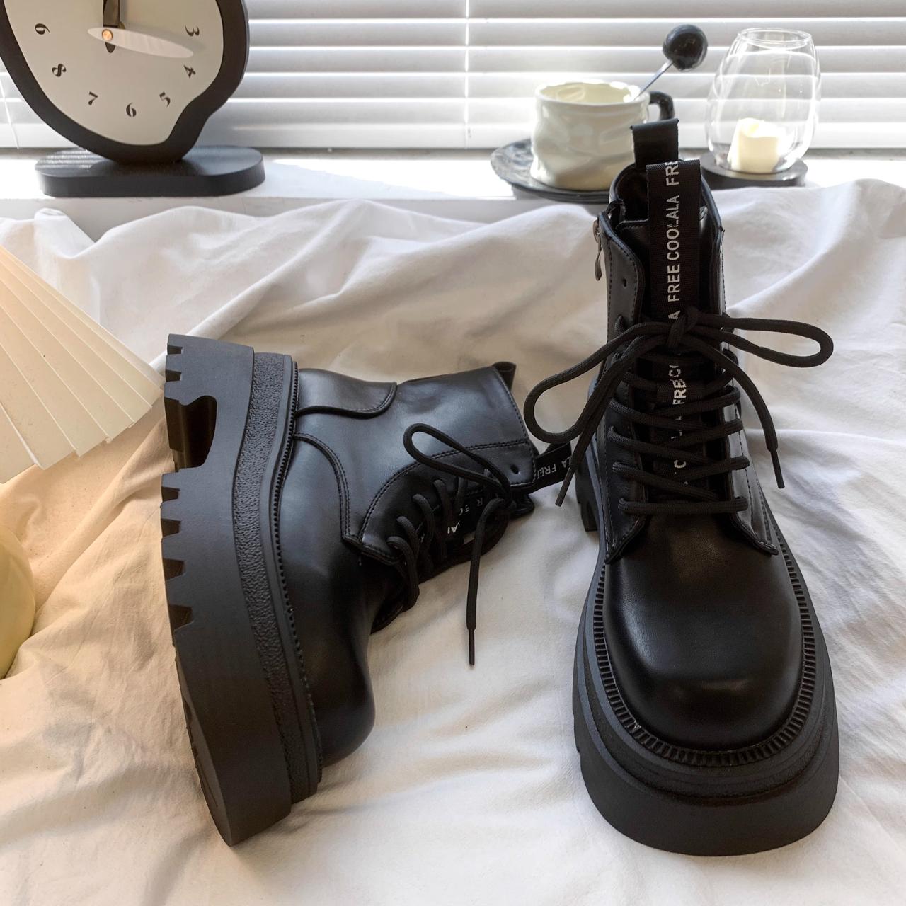 Черные милые и классные женские ботильоны-трубы Joker на толстой подошве в британском стиле, коллекция осень-зима 2024 года. 35