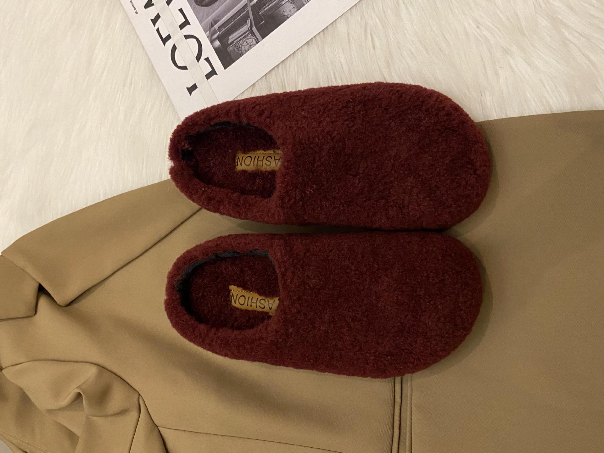 

Корейская версия повседневных пушистых тапочек женские 2025 новые зимние носки на плоской подошве ленивые туфли-мюли с флисовой сумкой на носке и полупяткой 40