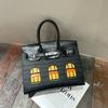 Kleines Haus High-End Rindsleder Krokodilmuster kontrastierend Platin Tasche neue Mode Schulter Umhängetasche Handtasche