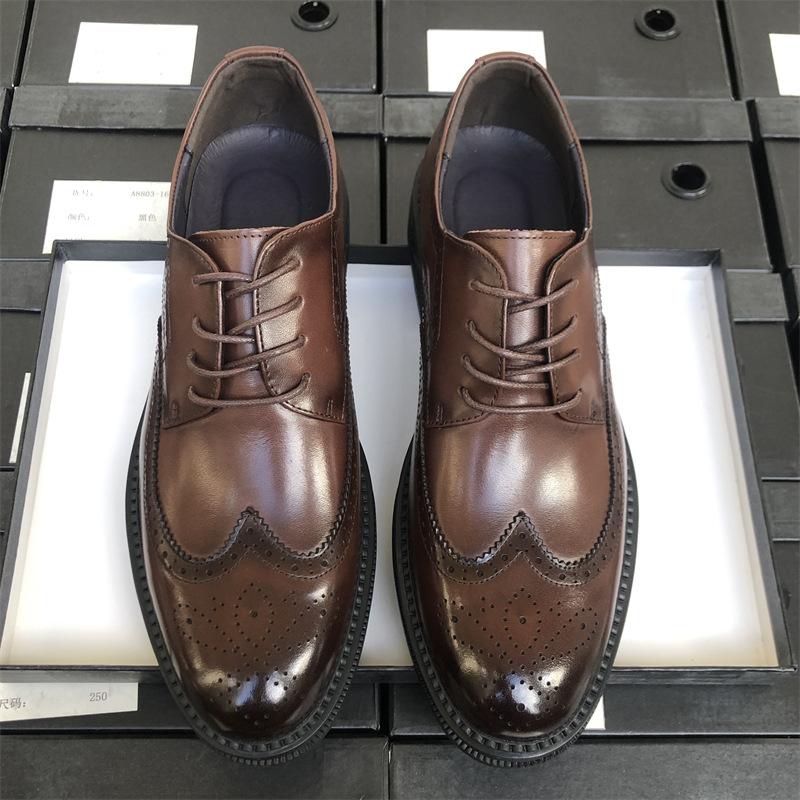 

Мягкая подошва Мягкая поверхность Brock Резные кожаные туфли Мужские деловые рабочие туфли для костюма Мужские кожаные туфли Свадебные туфли для жениха 44 темно-коричневого