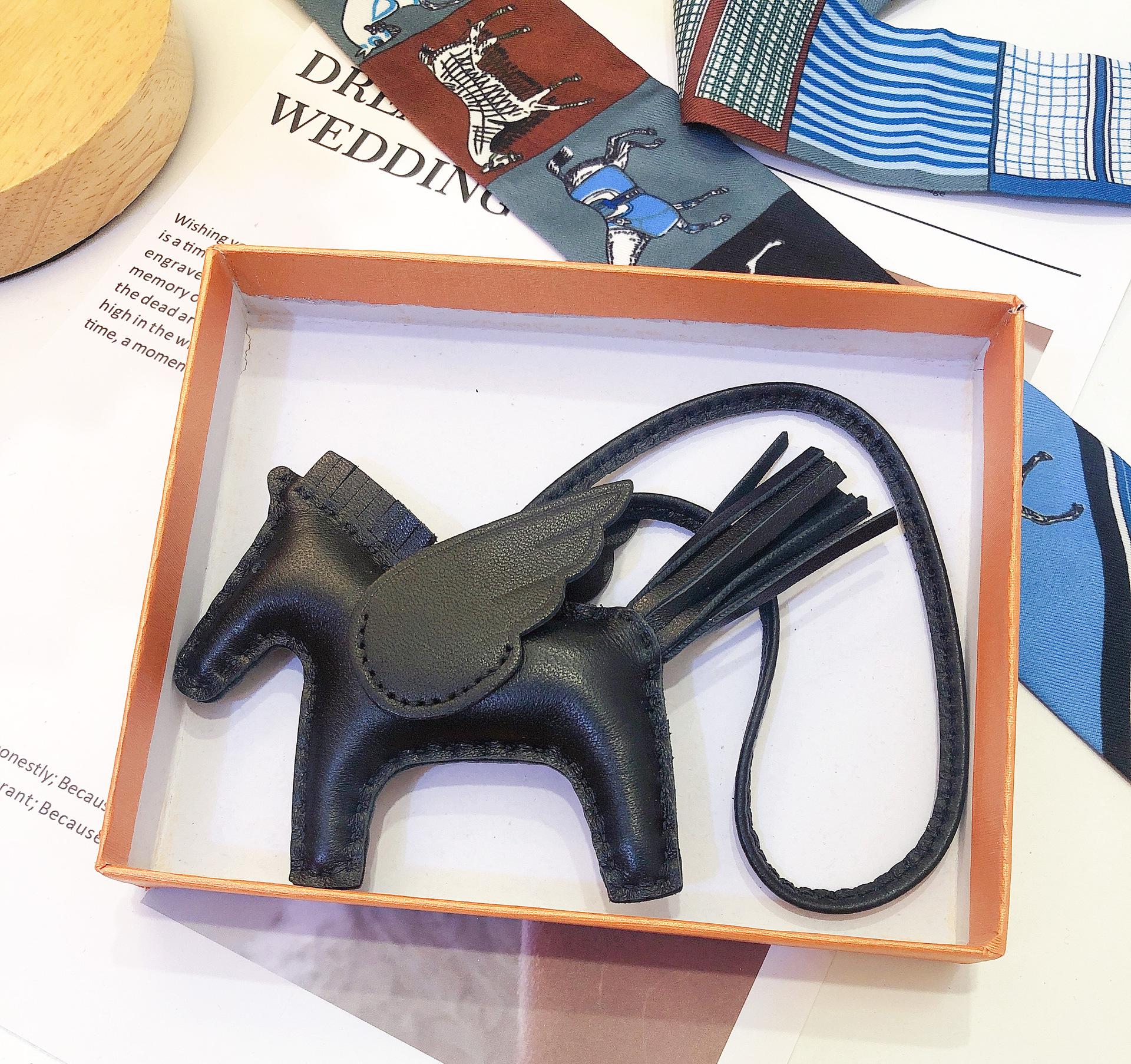 

Ангел Пегас Ручной работы Брелок из овчины - Милое украшение для женской сумочки и брелок для ключей от машины