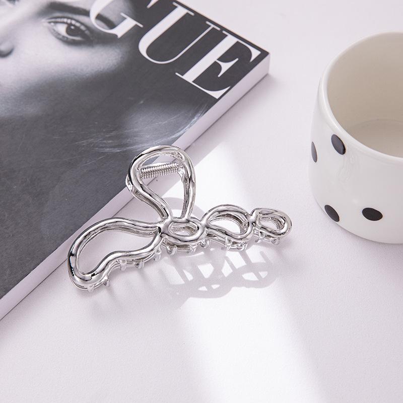 Korean Fashion Hairpin: Elegant Shark Clip for Women