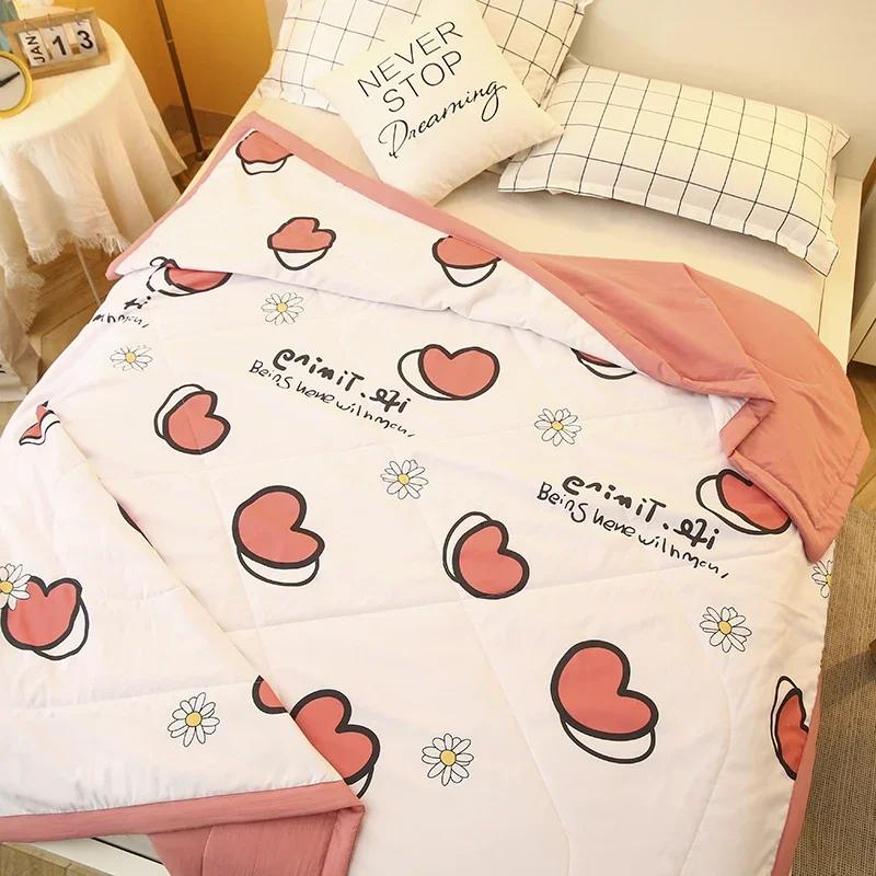 Love Heart Daisy Pattern Summer Quilt Modern Fashionable Skin-friendly Comfortable Air Conditioning Quilts for Kids Boys Girls