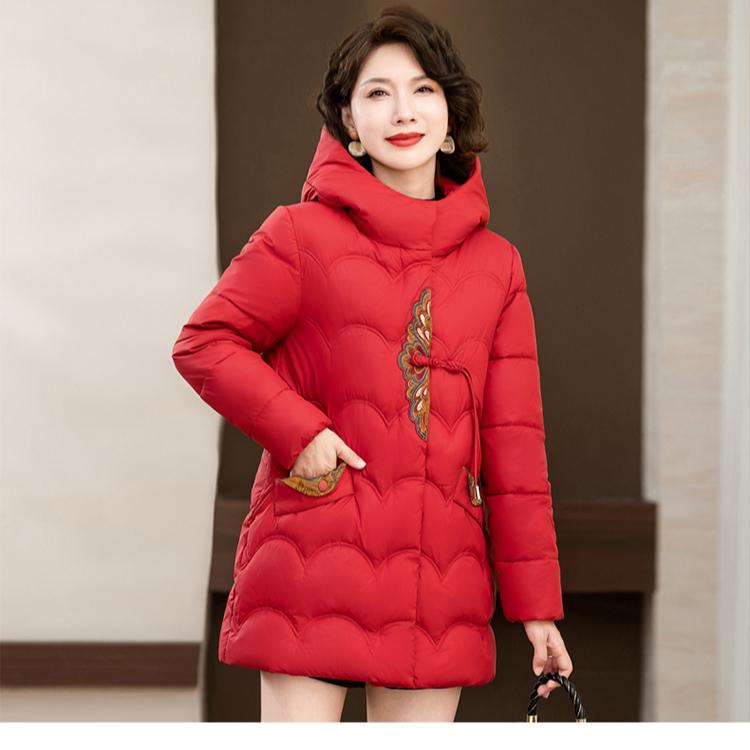 Giacca con cappuccio invernale da donna di mezza età, cappotto caldo e spesso in cotone