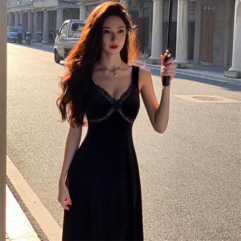 French Hepburn Black Lace Suspender Dress Female Autumn and Winter Socialite Temperament High-end Velvet Dress Long Dress