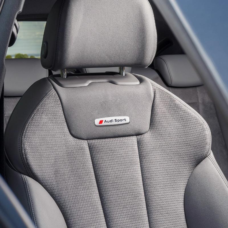 1ks Kovový znak Samolepky na sedadla Autopodložka proti kopnutí Podložka do auta Znak Pro Audi Sport R8 S1 S3 S4 S5 S6 S7 S8 SQ2 SQ5 SQ7 SQ8 TTS