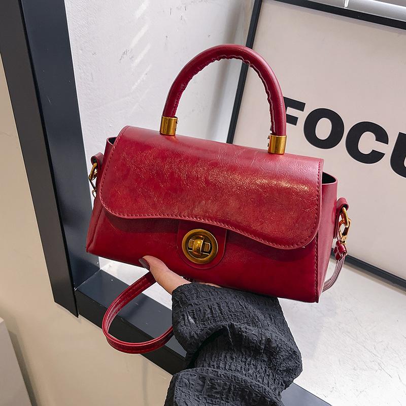 Fashion 2025 Summer New Small Square Bag Women's Handbag Trend Chain Red Wedding Bag Shoulder Messenger Bag