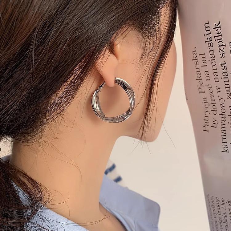French Retro Earrings, Female Niche Design, High-end Hong Kong Style Twisted Earrings, Versatile Earrings