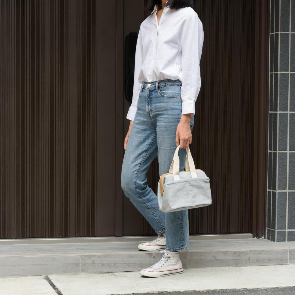 GUDEE Uroki Cooler Bag, a small lunch bag with a clasp closure and wide gusset, perfect for keeping your lunch cool and insulated. Available in wood,