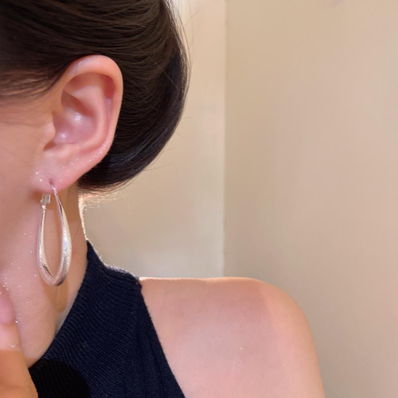 Water Droplet Ring Earrings Suitable for Square Round Face, Women's Cold Wind Exaggerated Matte Earrings, New Ear Jewelry