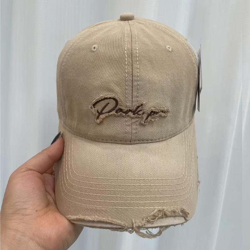 

Unisex Retro Baseball Cap - Distressed Brim, Face-Slimming, Soft Top, Versatile Dad Hat for Spring/Summer