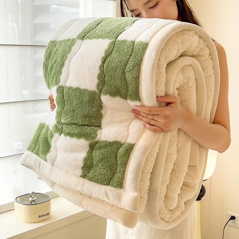 Checkerboard Double-Sided Fleece Blanket for Car, Sofa, Camping – Autumn/Winter Thickened