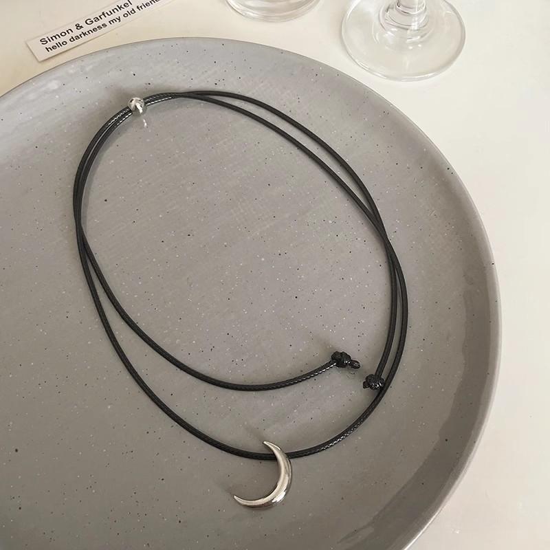 

Простое ожерелье с луной из плетеной веревки из кожи, универсальное, милое, с крутым темпераментом, легкая роскошь, высококлассный дизайн