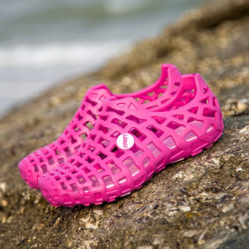 Men's and Women's Sandals 2024 Summer Sandals Fashion Hollow Out Breathable Beach Slippers Massage Slippers Sandals Free Breath