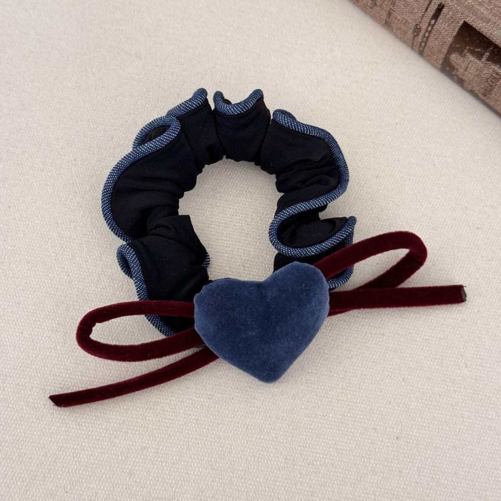 Samtherzförmige Schleife Haargummi und Stirnband sind vielseitig zum Binden von Dutts und als Haaraccessoires