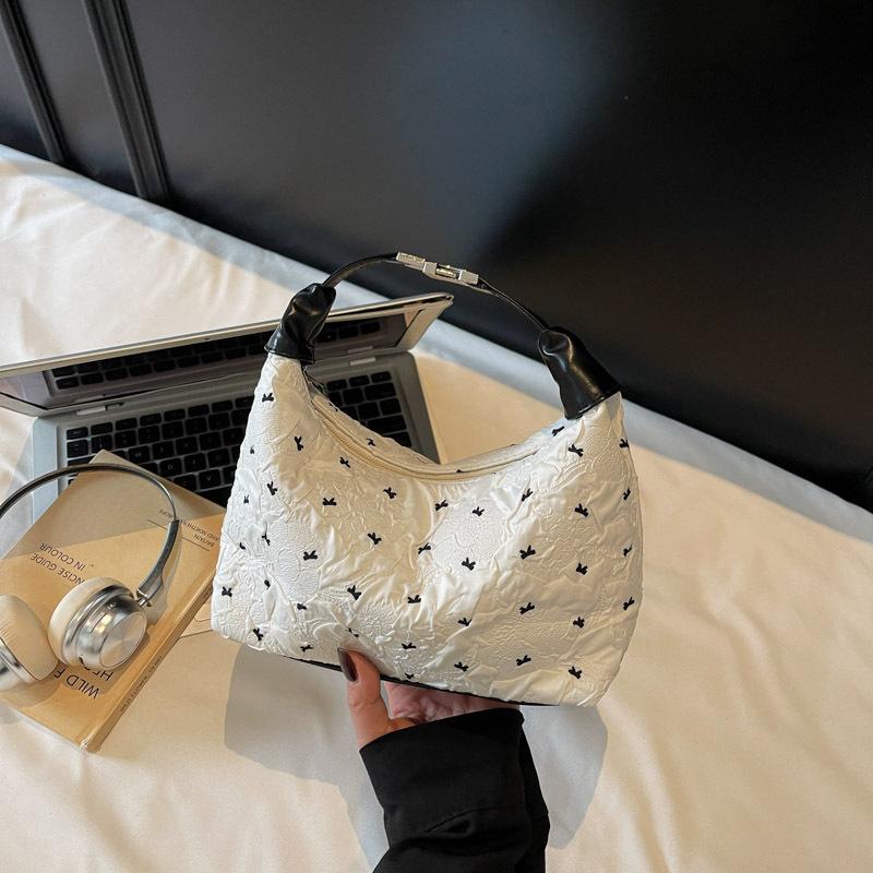 

2025 high-value fashion casual versatile bag going out Internet celebrity bag foreign style explosion exquisite portable shoulder bag бежевый