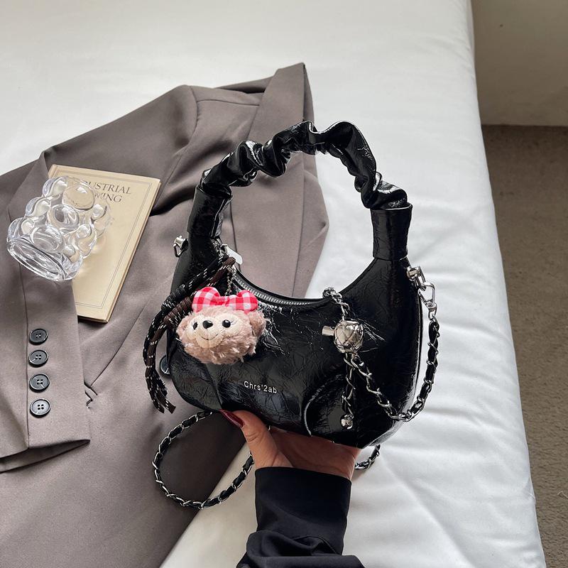 Women's Versatile Pleated Crossbody Handbag - Stylish Chain Shoulder Bag for a Chic Look.