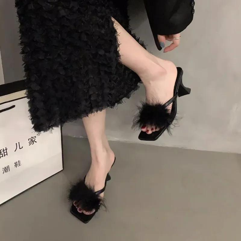 Mode Damen High Heels Sexy Hausschuhe Flauschige Hausschuhe Damen 2025 Neu Sommer Mode Temperament Feine Damen Sandalen Pantuflas De Mujer