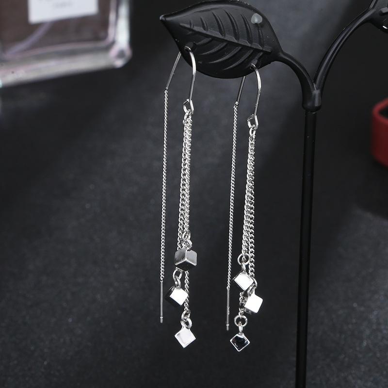 

Сережки з геометричним ромбом сріблястого кольору для жінок з темпераментною китицею, довгі сережки з лінією вуха Модні ювелірні вироби в подарунок 3 small squares