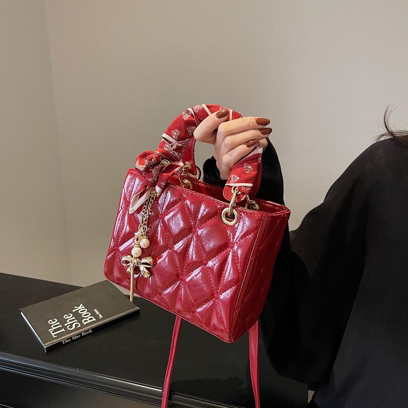 

Small bag 2025 new women s bag European and American fashion Princess Diana bag Xiaoxiangfeng shoulder messenger bag bags