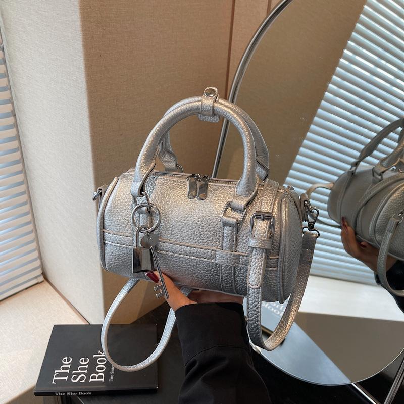 Fashion Hand-held Bowling Bag Women's 2025 Summer New Simple Commuter Shoulder Bag Niche Trend Messenger Women's Bag