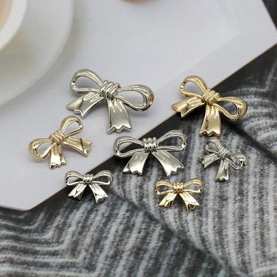 10 Stück 17–28 mm hängende vergoldete Fliege Metallknopf Silber Hohlknopf Pullover Mantelknopf Anzug Strickjacke Dekoknopf