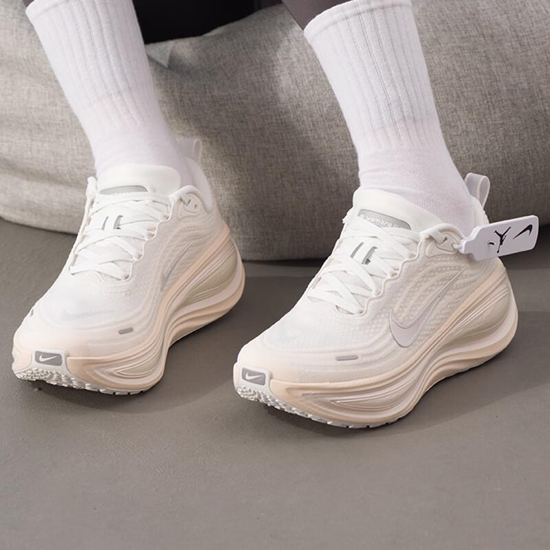 

Nike Vomero Women s Running Shoes US 6