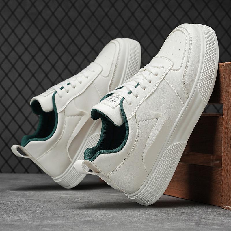 Große Größe neue Herren Freizeitschuhe vielseitige kleine weiße Schuhe männliche Studenten Plateau Leder Board Schuhe trendige Schuhe männlich